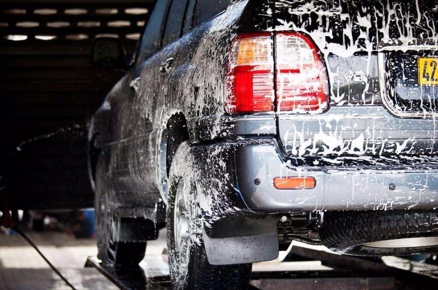 盘点爆胎处理，女新手学会这些也能自己换胎！