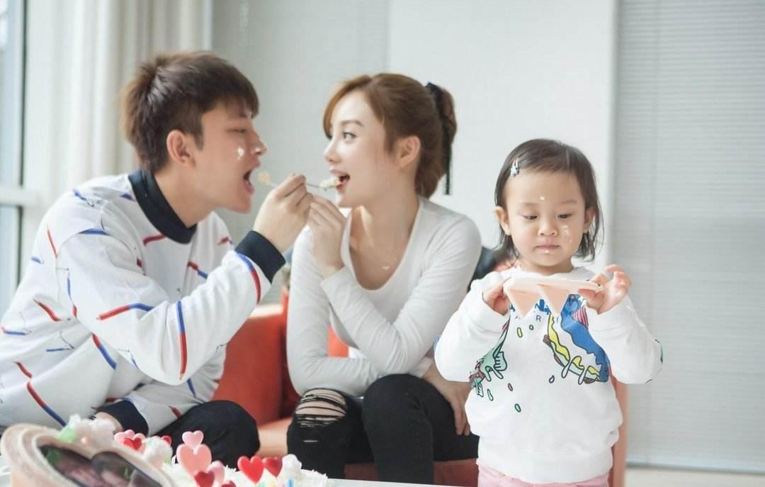 贾乃亮在一家三口里颜值低? 他是这样回应的