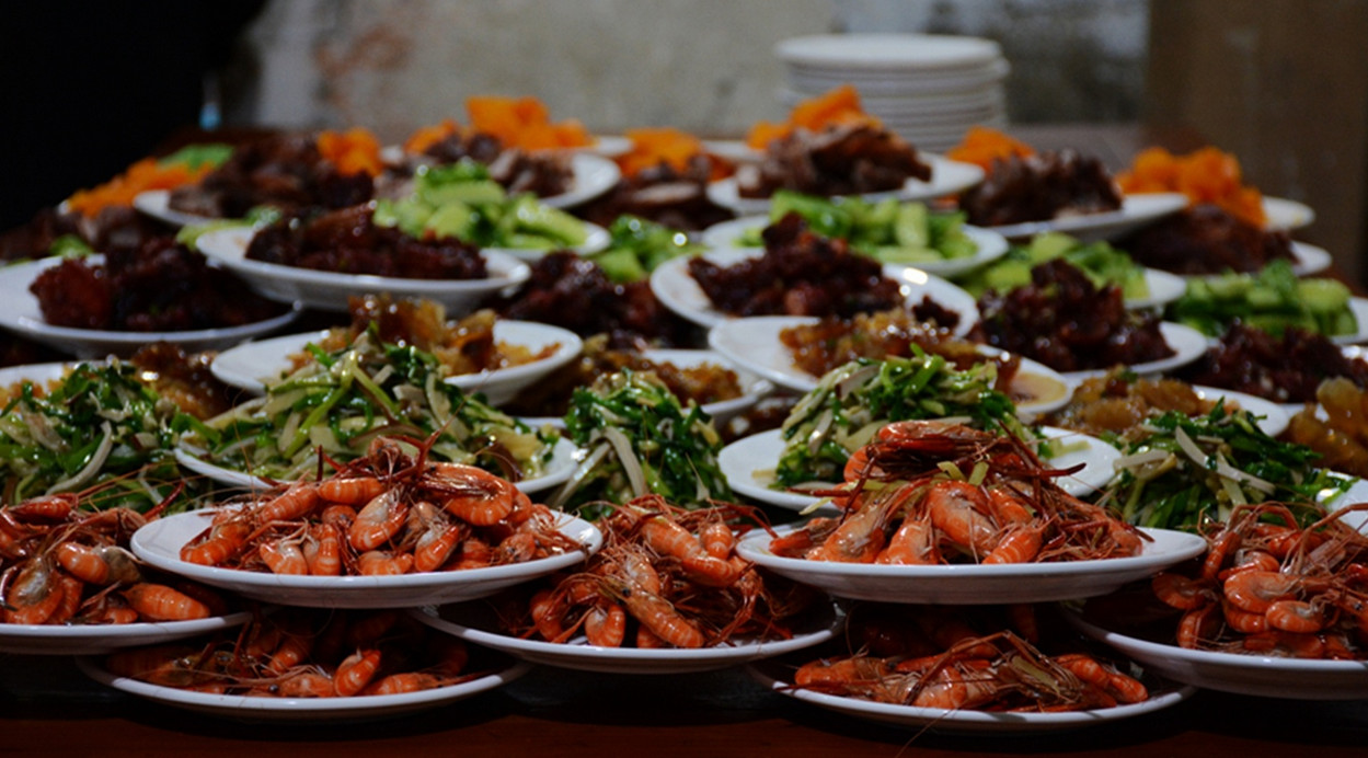 农村的结婚喜宴,礼金给的少但是餐桌上的硬菜堆成山!谁吃过