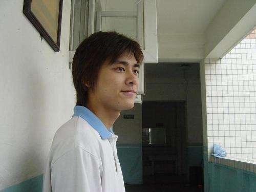 同样是中学旧照,鹿晗造型杀马特,竟帅不过李易峰!