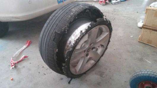盘点爆胎处理，女新手学会这些也能自己换胎！