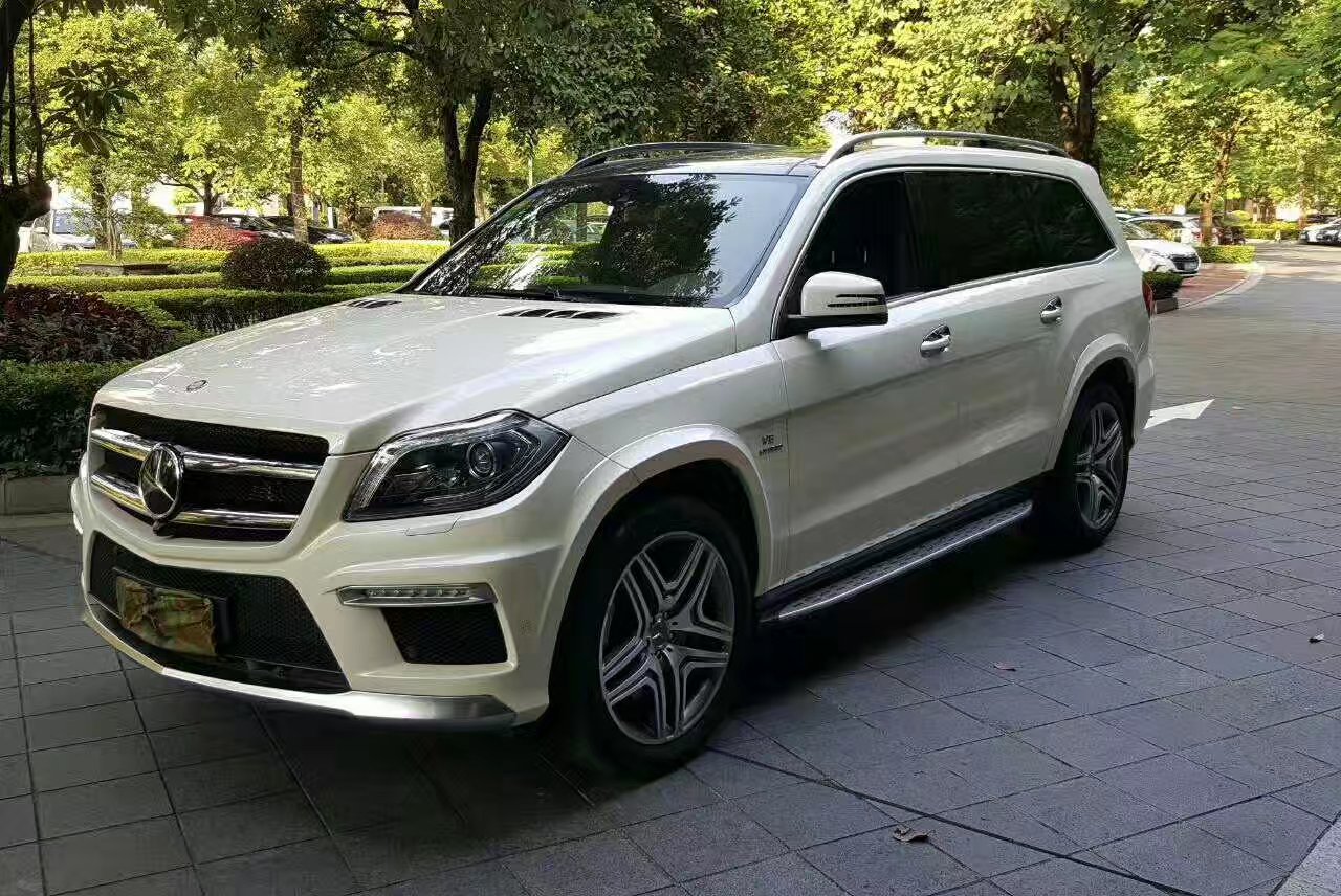63万买下15年奔驰gl63 amg,她不爱红妆爱漂移!
