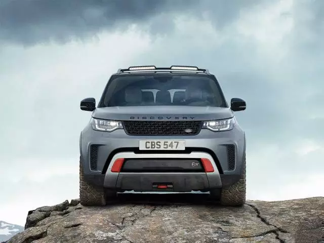 硬派SUV中又一狠货曝光，村长家的“陆巡”都不好意思开出来！