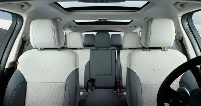 硬派SUV中又一狠货曝光，村长家的“陆巡”都不好意思开出来！