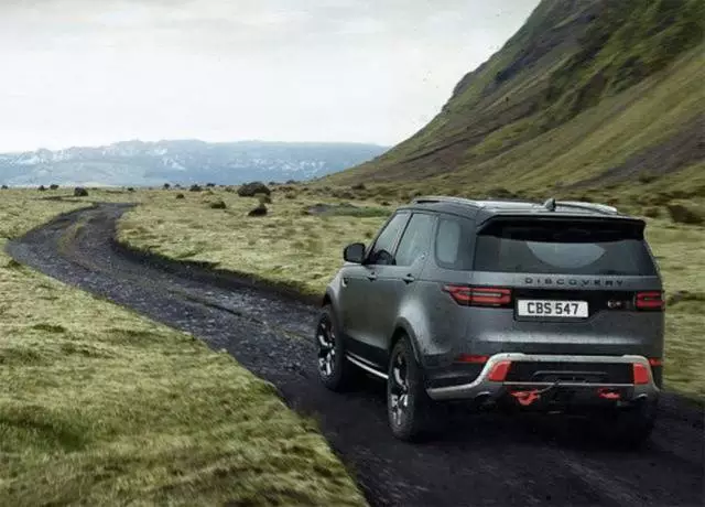 硬派SUV中又一狠货曝光，村长家的“陆巡”都不好意思开出来！