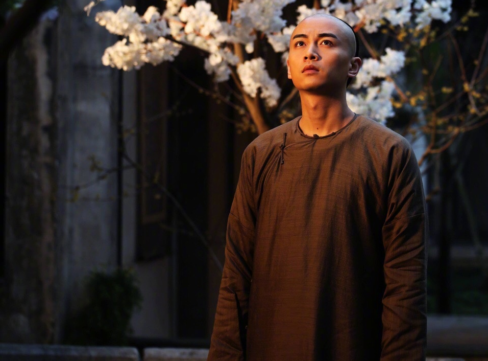 陈晓孙俪拥吻泪别,俞灏明抱电视机表不舍,网友:这结局太虐