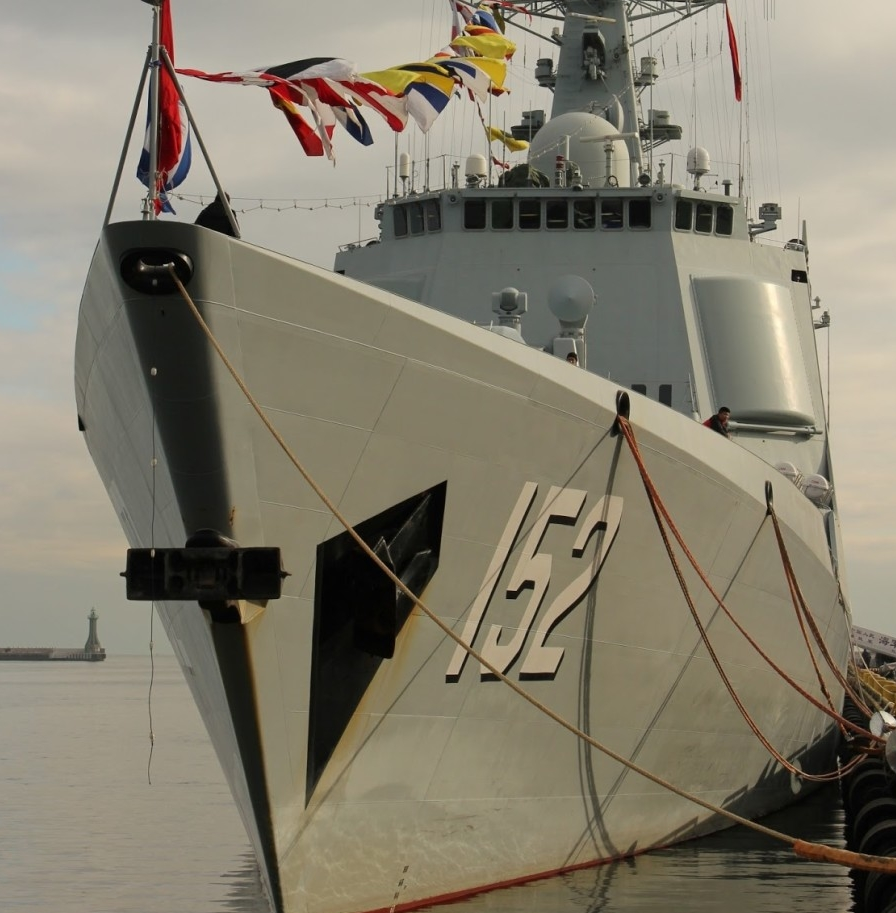 开放日上那些老外拍摄的我国152济南号导弹驱逐舰