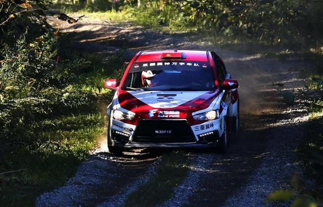 30万内秒杀BBA，堪比开飞机的车型