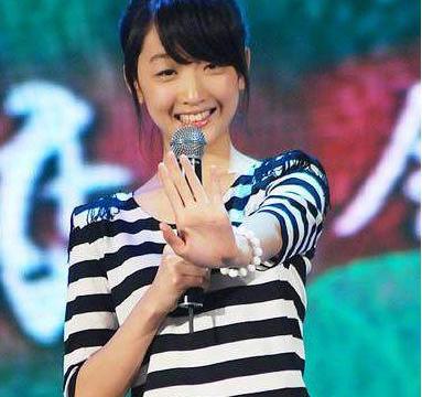 一万人民币的衣服周冬雨穿成买家秀,没胸还硬