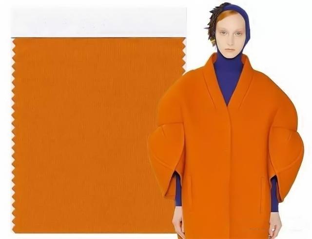 今年的呢大衣就穿暖色调，这三种流行色美到可口