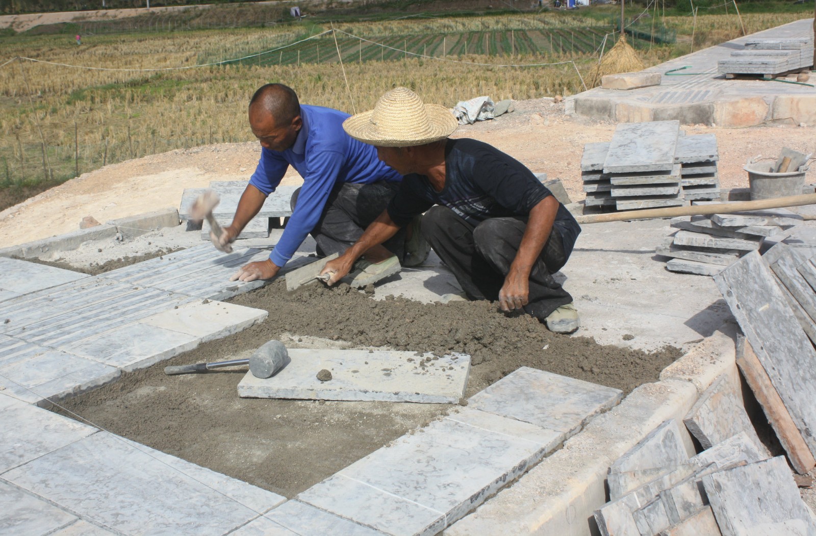 出"苦力"农民工所付出的辛苦和汗水,其实他们收入并不高