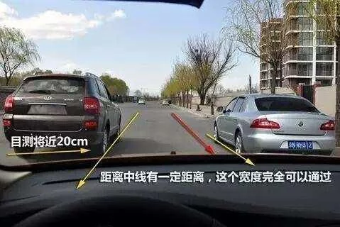 驾校教练不教的知识，坐在车内如何判断车轮位置?