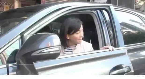 开错车门，断送一生，这才是车门的正确打开方式！