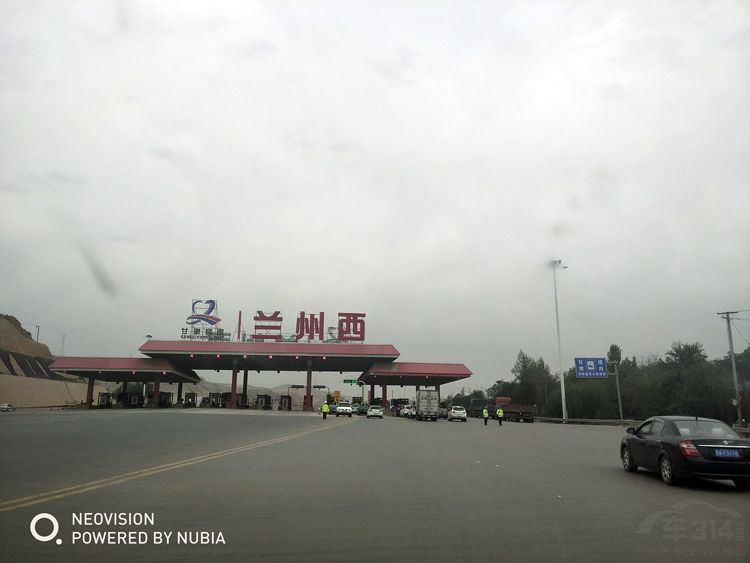 国庆节自驾实测最受欢迎的两个导航APP：越专业，越安心