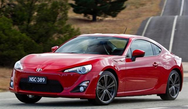 30万内秒杀BBA，堪比开飞机的车型