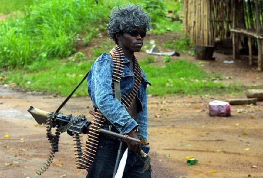 上战场还是去做饭严酷惨烈的战争到了非洲怎么玩起了行为艺术