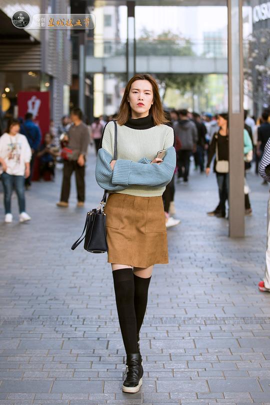 街拍：每一个女孩子都爱美 自信才是一个女人最美的东西