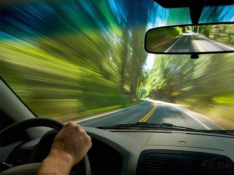 国庆车祸死亡人数下降72.3% 高速行驶需要掌握哪些技巧？