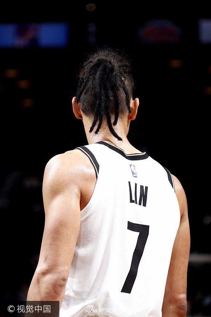 林书豪手感不佳12投仅3中小辫子发型引全场注目