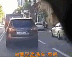 开错车门，断送一生，这才是车门的正确打开方式！