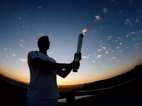 黎明之前,总要有人举起火把 | 体育新青年