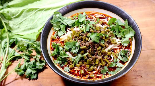 四川正宗酸豇豆牛肉面就是这样做,用心就能学会