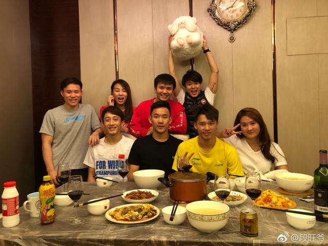 中国体坛又一女神严重发福,随便组饭局叫来的都是世界冠军