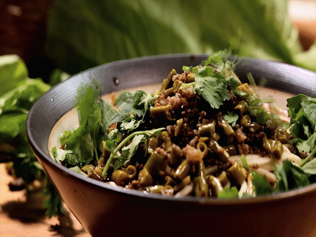 四川正宗酸豇豆牛肉面就是这样做,用心就能学会