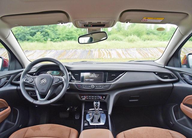 当别克新君威遇到蒙迪欧，两款时尚轿车谁更强？除了运动还有啥