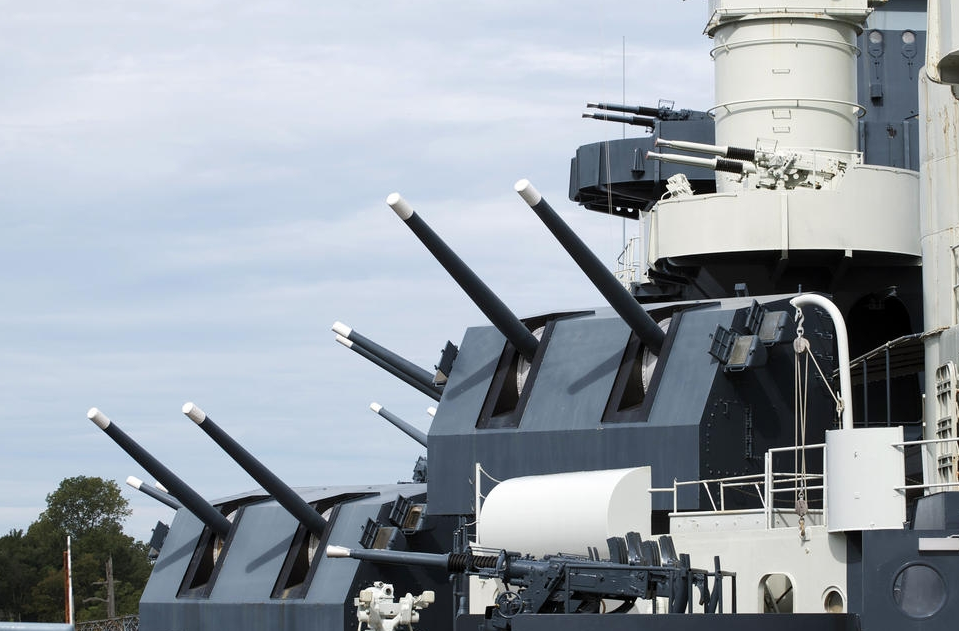 1942年"北卡罗来纳"号与"华盛顿"号相继加入美国海军太平洋舰队.