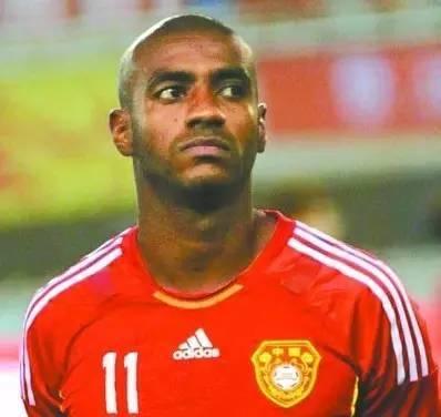 为什么中国不归化几个优秀外籍球员?提高中国