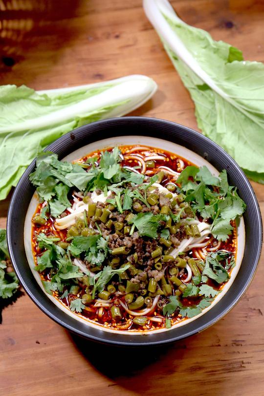 四川正宗酸豇豆牛肉面就是这样做,用心就能学会