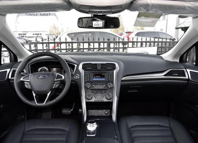 当别克新君威遇到蒙迪欧，两款时尚轿车谁更强？除了运动还有啥