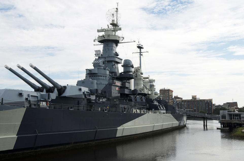 战列舰,该级舰一共两艘,分别为bb-55"北卡罗来纳"号和bb-56"华盛顿"号