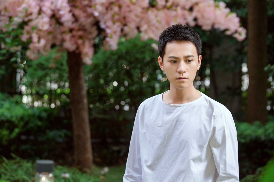 秦俊杰《泡沫之夏》首度探班 另类解读霸总不惧对比