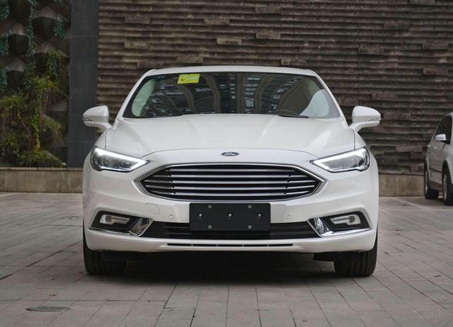 当别克新君威遇到蒙迪欧，两款时尚轿车谁更强？除了运动还有啥