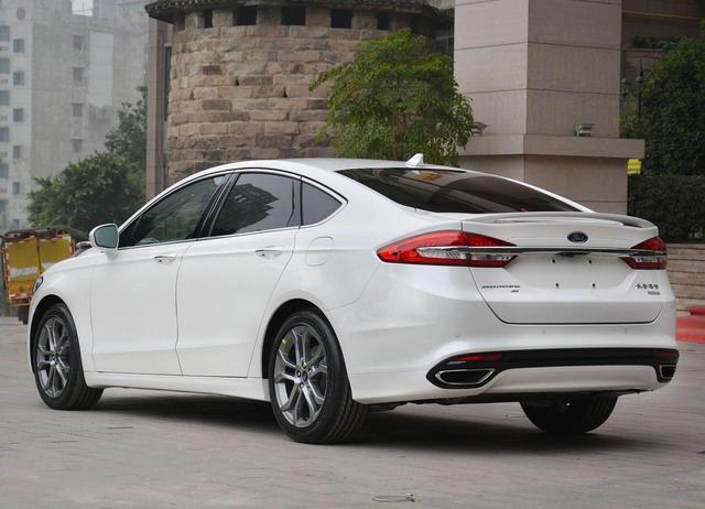 当别克新君威遇到蒙迪欧，两款时尚轿车谁更强？除了运动还有啥