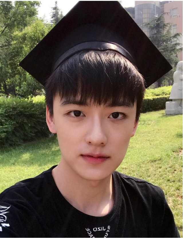 艾克牛东文对女朋友王璐撒谎家暴和别的女生上床脚踏几只船