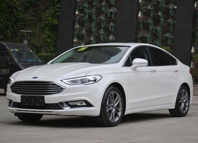 当别克新君威遇到蒙迪欧，两款时尚轿车谁更强？除了运动还有啥