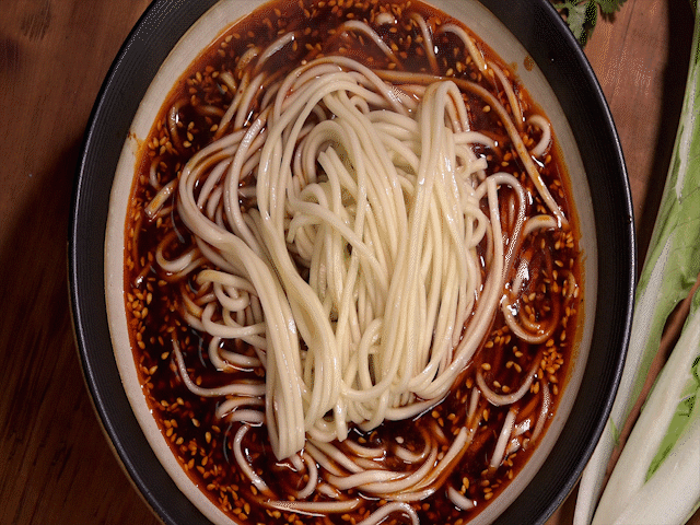 四川正宗酸豇豆牛肉面就是这样做,用心就能学会