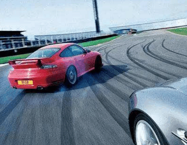 这样的超车方式简直就是在作死! 非专业司机请勿实践