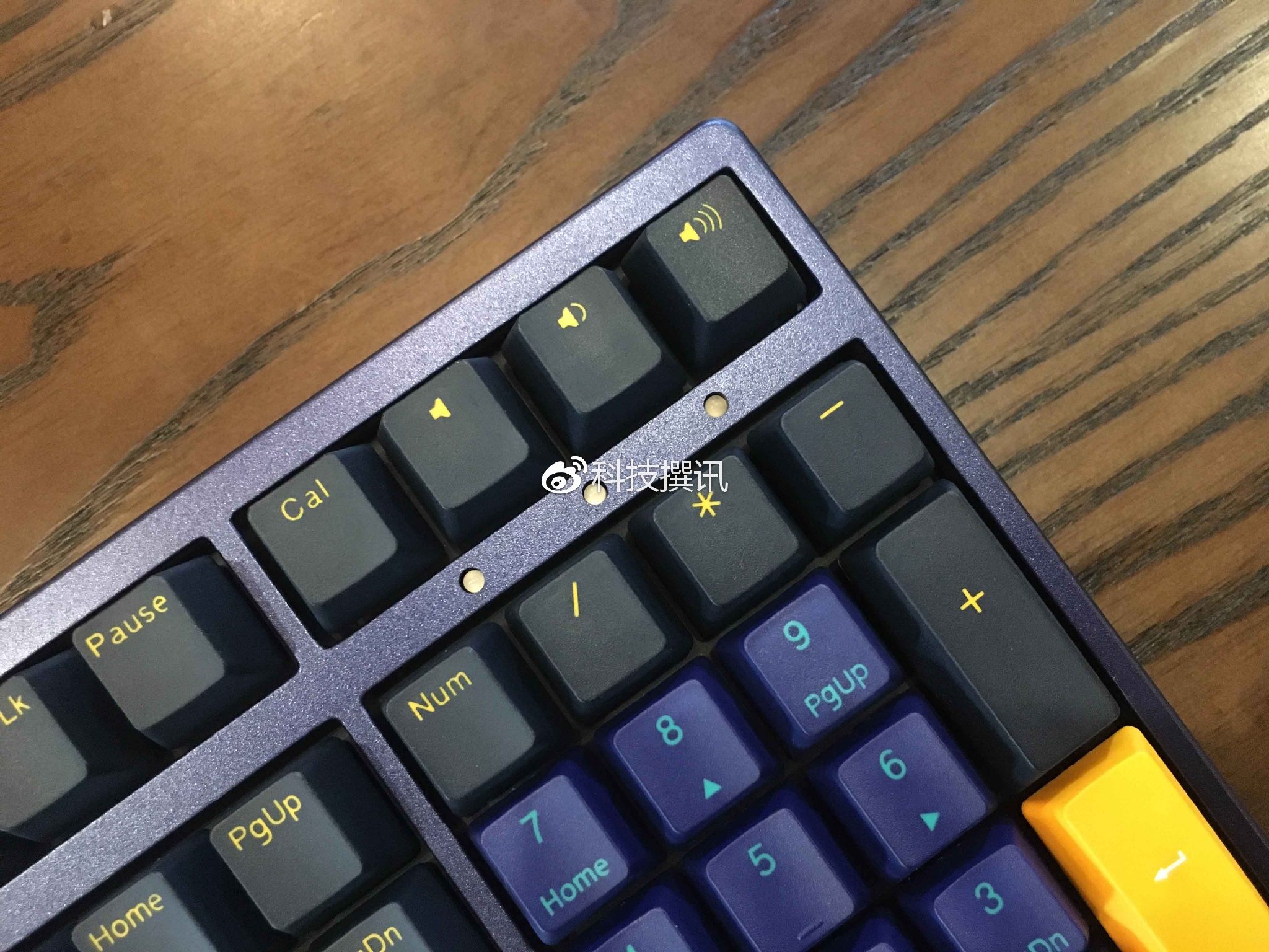 魔力鸭ducky玩坏黄色,机械键盘是时候摆脱黑白色了