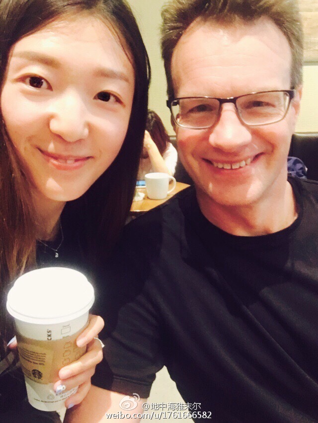 1993年大山与重庆妹子甘霖结婚,因为怕家人的生活被打搅,在妻子剩下第