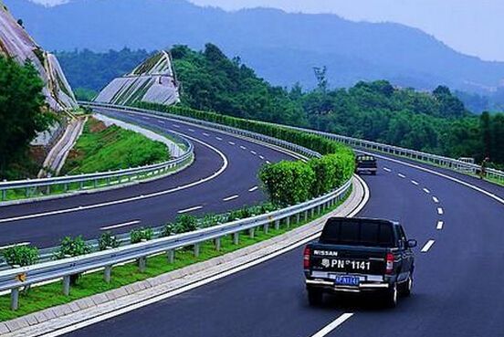 你知道高速公路为什么都是弯曲的吗?恐怕没几个人知道吧!-新浪汽车