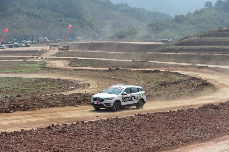 力压哈弗、奇瑞 汉腾X5称霸CSC城市精英超级短道联赛