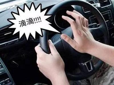 注孤生！这样开车的人，遇到路怒症分分钟被怼
