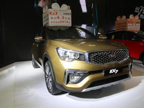 起亚kx7尊跑,20万级别中型suv,车展实拍!
