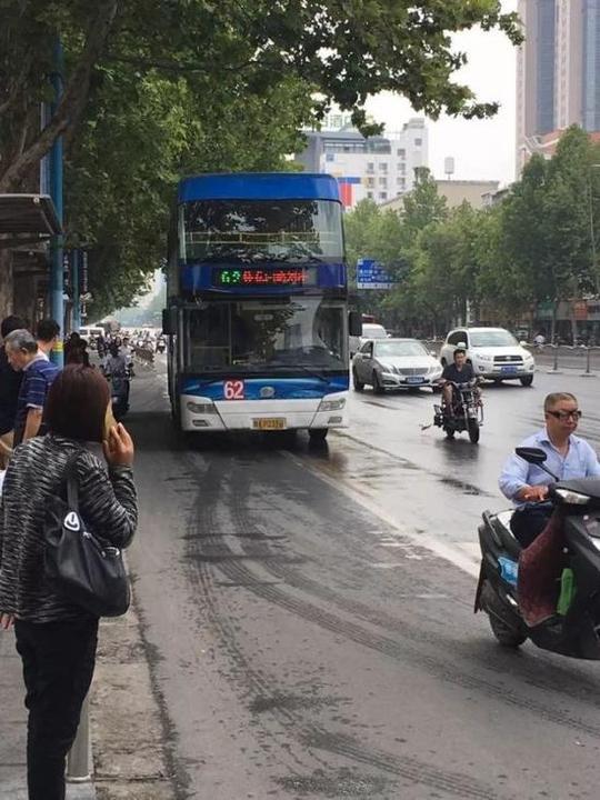 郑州老人反映62路单层车难等 情况将所改观|双层车|公交车|郑州_新浪