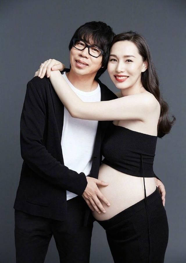 水木年华主唱卢庚戌快50岁还能再当爹 老婆张辛怡身材不错