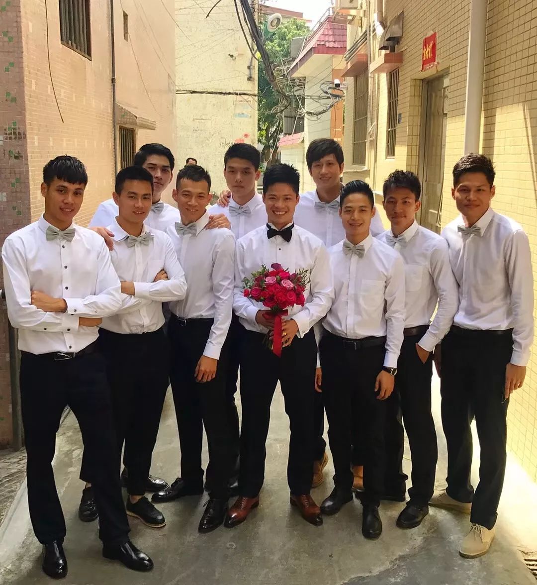 苏炳添大婚晒出全中国跑得最快的伴郎团